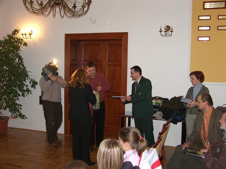 32image